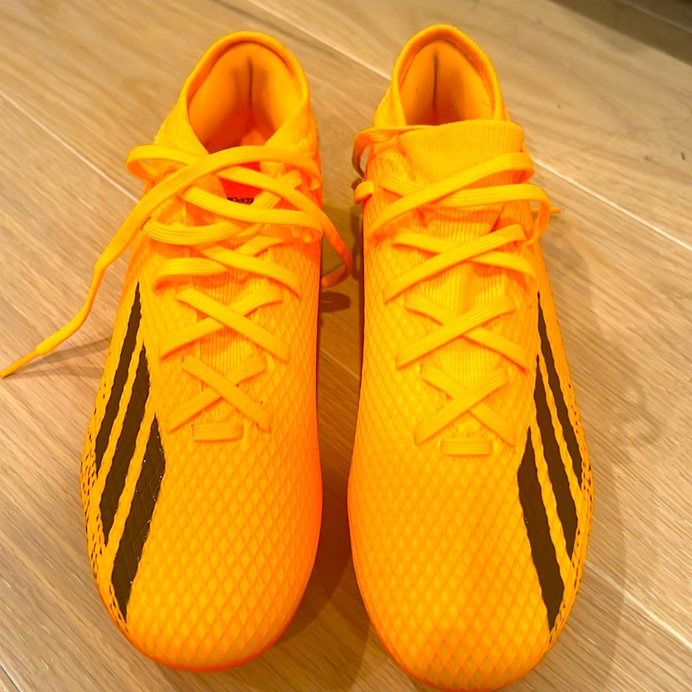 Size 7 1/2 Men’s orange and black indoor soccer cleats! Worn once!!